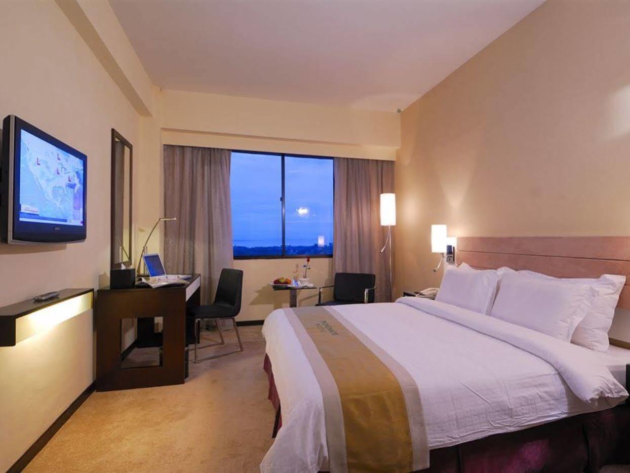 Borneo Royale Hotel Tawau Exterior foto