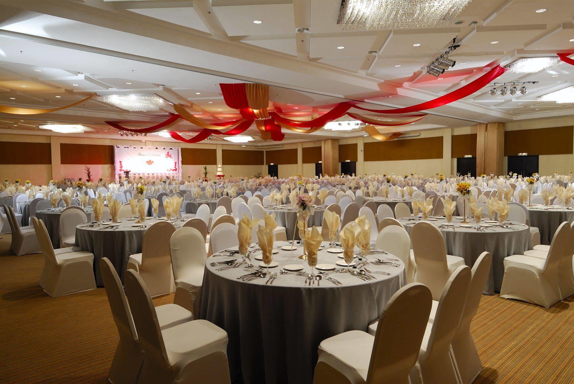 Borneo Royale Hotel Tawau Exterior foto